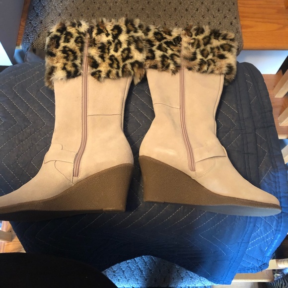 Women’s Boots with leopard fur trim - Picture 3 of 3